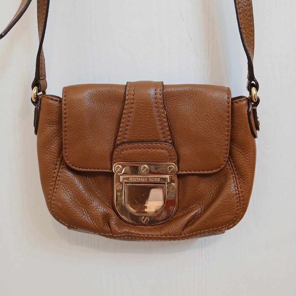 Michael Kors Charlton Leather Crossbody Bag.